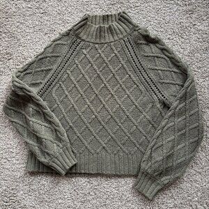 American Eagle Cropped Cropped Army Green Sweater - Size Medium - PTP 18 Flat